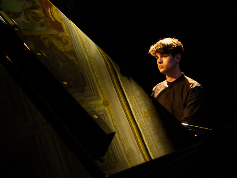 Protagonista del penultimo concerto del Festival Toscanini, il 4 luglio, il giovane trevigiano Elia Cecino